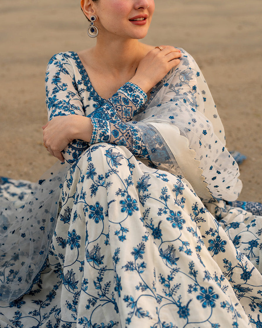 3 Piece - Unstitched Fully Embroidered Lawn
Suit D-1025